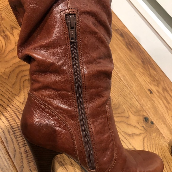 GUESS COGNAC LEATHER ROUND TOE MID-CALF SLOUCHY BOOT 7M. They’re back in style! - Picture 5 of 10